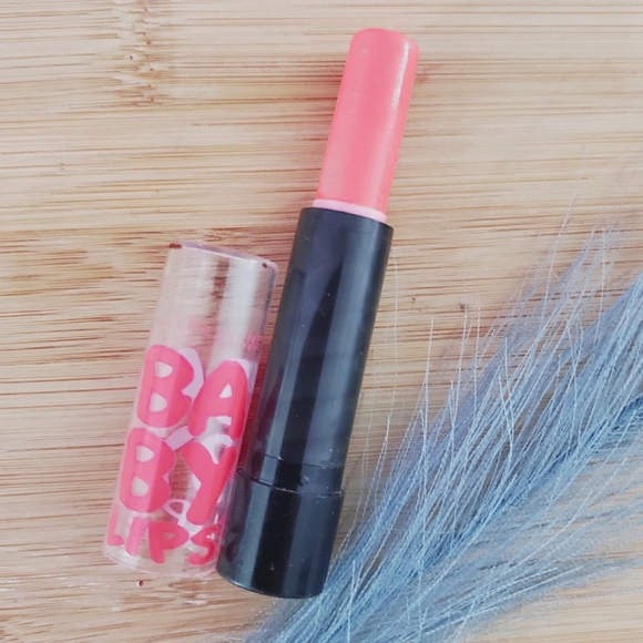 Maybelline BABY LIPS- Limited Edition "Strike a Rose" Moisturizing Lip Balm - Picture 2 of 11